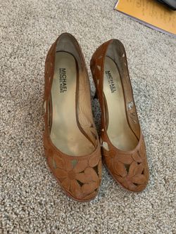 Ladies pumps size 8