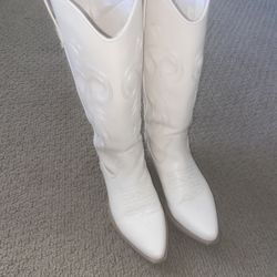Steve Madden White Boots 8 Women’s
