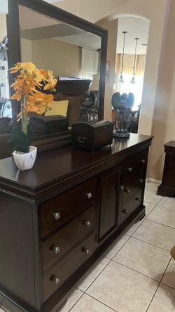 Queen size bedroom set with new mattress