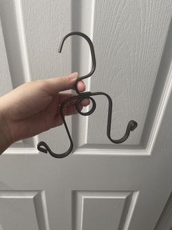 Mental Hanger For Scarf Or Belts 