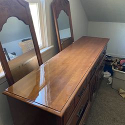 Beautiful Wooden Bedroom Dresser W/Mirrors