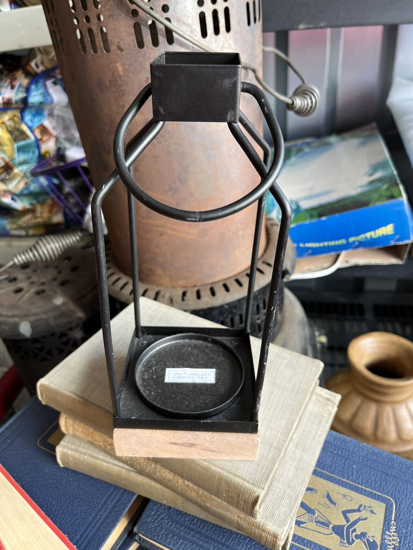 Black metal candle holder