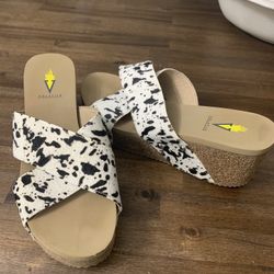 Ladies Sz 8 Shoe sandals cow print