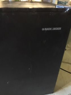 MINI FRIDGE 1.7 Cub, Black Decker, Works Great for Sale in Philadelphia, PA  - OfferUp