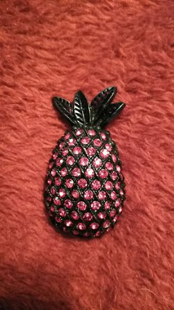 Red Rhinestone Vintage Pineapple brooch/pin