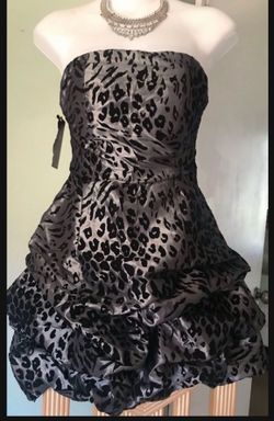 NEW PROM Sz 3 Strapless Mini Dress  SALE. $28 🎈