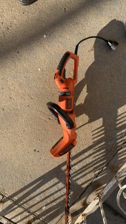 Black & Decker 24 in. 3.3 Amp Corded Dual Action Electric Hedge Hog Trimmer with