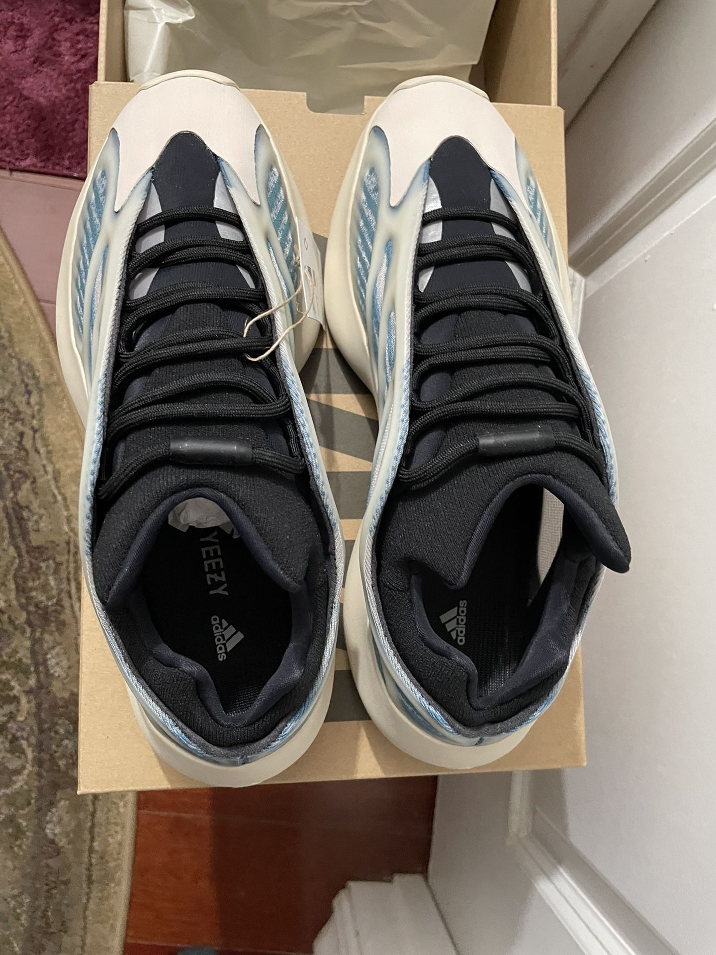 Yeezy 700 V3?Kyanite Size