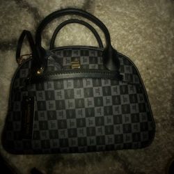Guess Purse Oakland Park AndLondon Fog Willow Tower Signature
