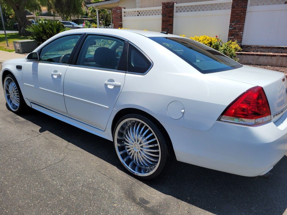 (16) Chevy Impala LT, 22"rims, Clean Title, Smogged