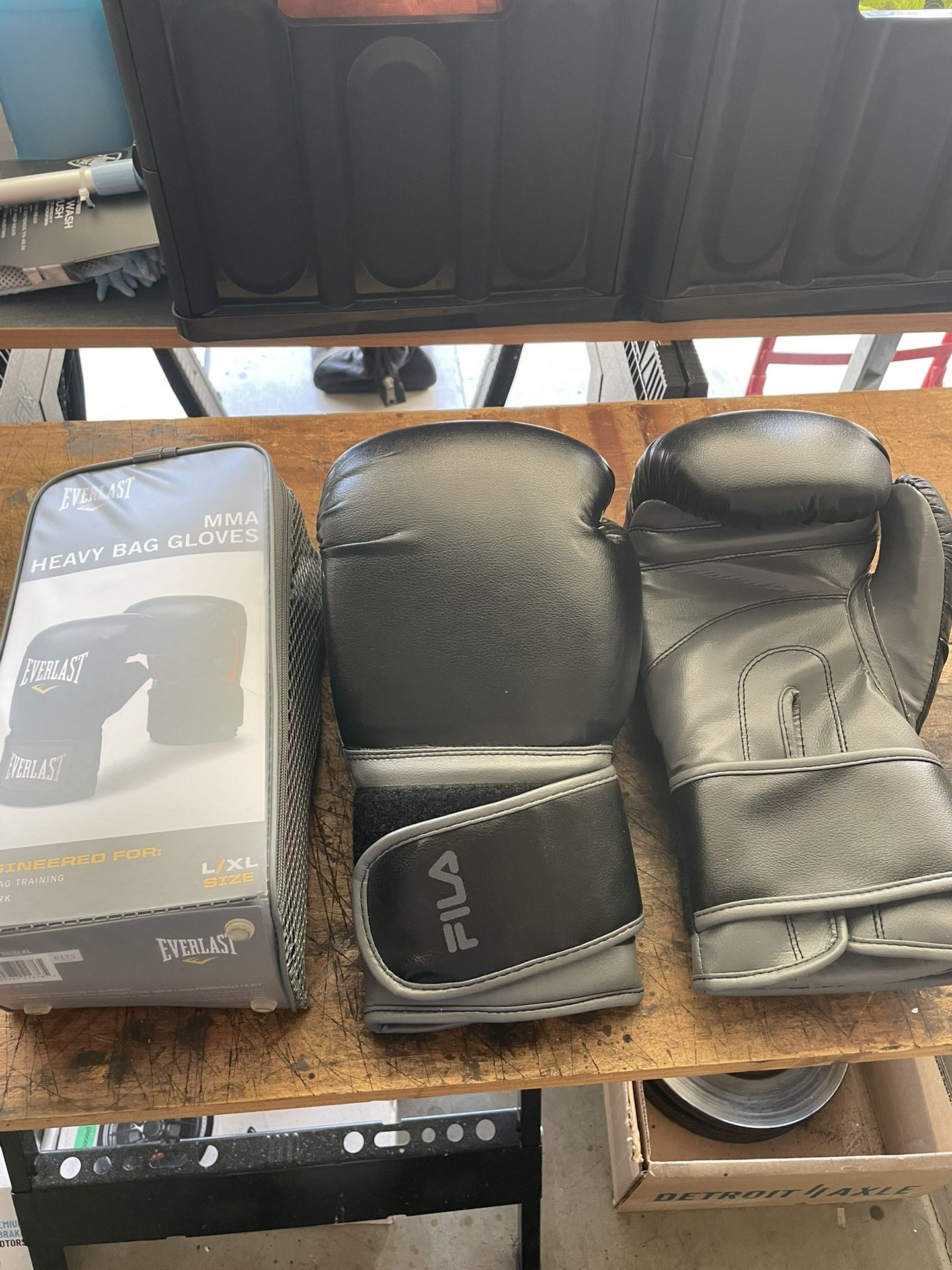 MMA Heavy Bag Gloves And Boxing Gloves
