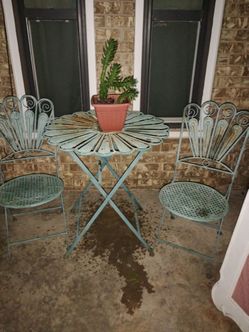 Bistro set (metal)