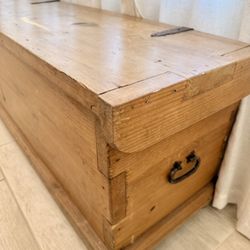 Solid Wood Rustic Storage Chest / Blanket Trunk