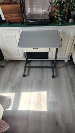 Rolling desk