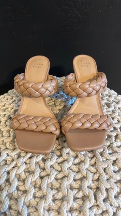 6.5 woman’s tan heels