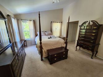 Gorgeous Master bedroom set..Needs to go