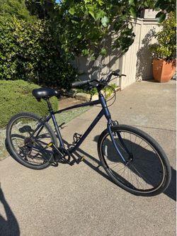Giant Cypress - Size Large Hybrid Bike - Excellent Condition
