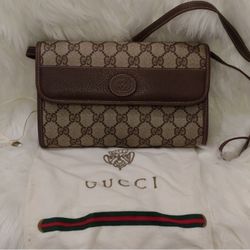 Authentic Vintage Gucci Interlocking GG Monogram Supreme Clutch Crossbody Bag