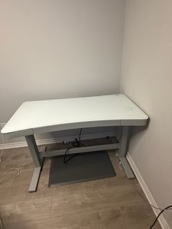 Standing Desk Moving. Last minute sell