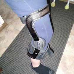 Donjoy Right Leg Support 