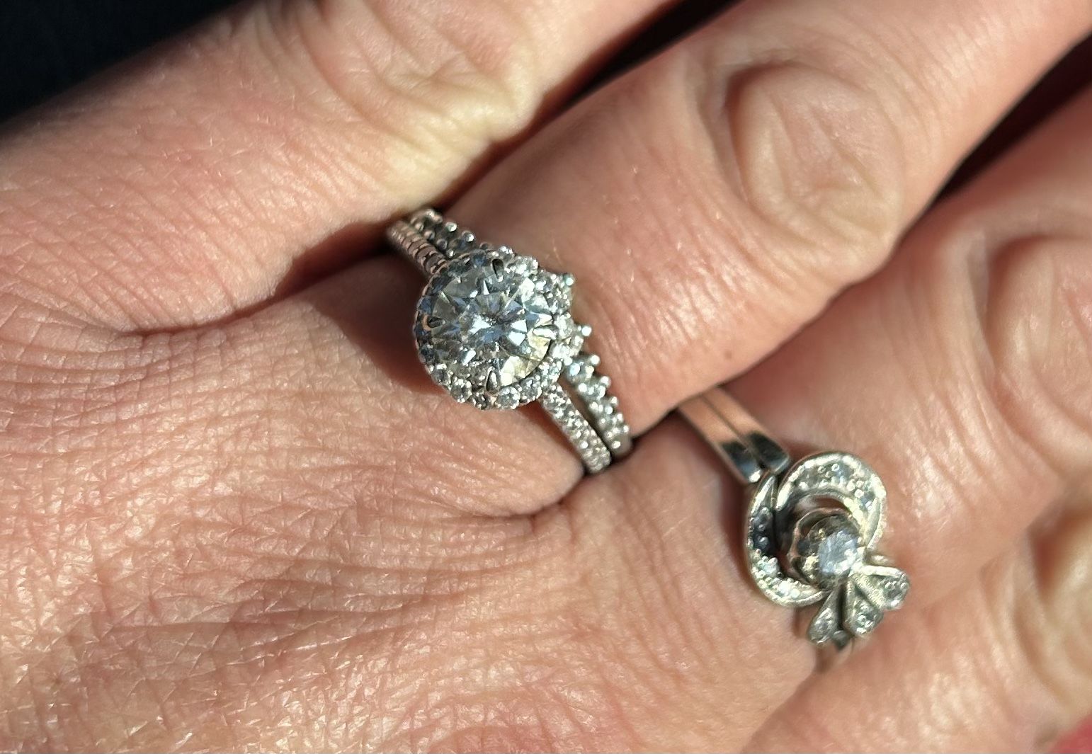 STUNNING 14k GOLD WEDDING RING, 1.75 cttw stone earth grown diamonds! Certified 3.1grams, 1.39 cs