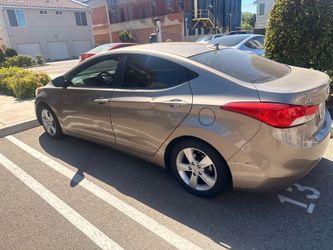 2013 Hyundi Elantra• Limited Sedan 4D