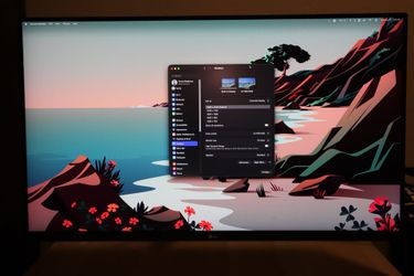 LG 32-Inch QHD 1440p IPS Monitor with Monitor Arm
