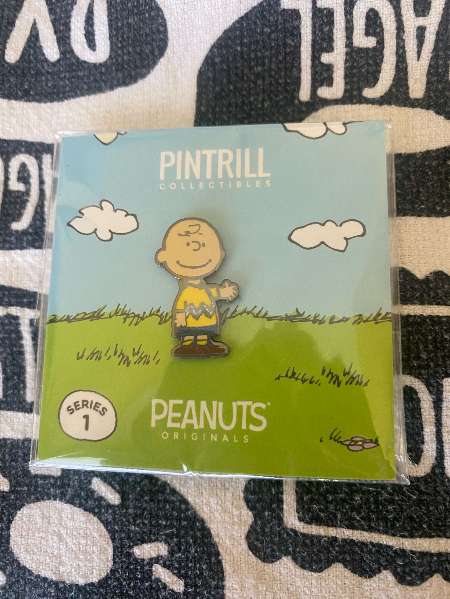 Snoopy Peanuts - Charlie Brown Pin
