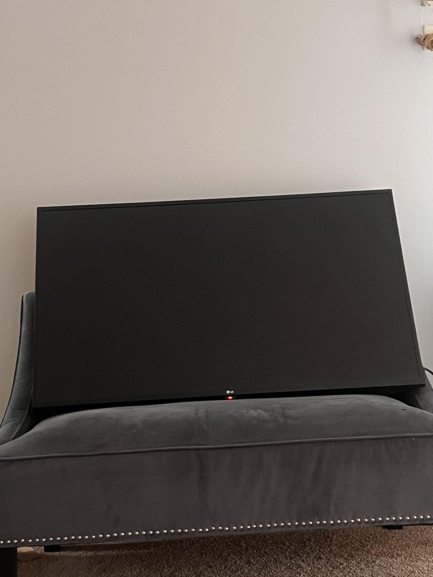 65 INCH LG TV 170$