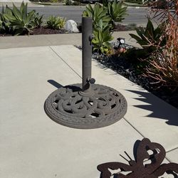 Free metal umbrella stand
