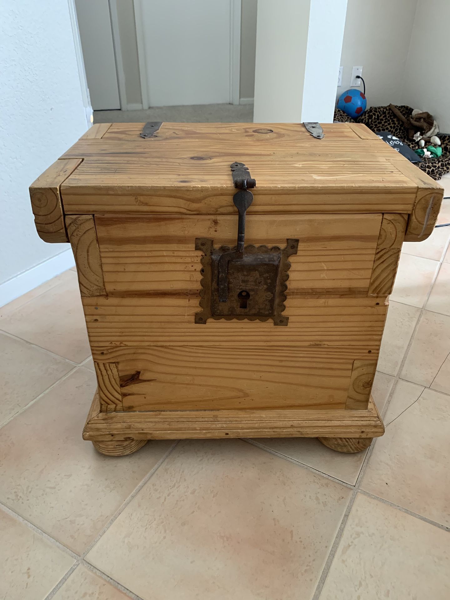 Mexican Rustic Trunk End Table