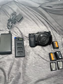 Sony zve10 with small rig and 5 batteries
