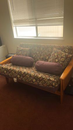 Futon / fold out couch