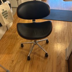 Artistic And Ergonomic Office/Desk chair