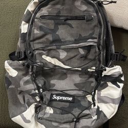 Used Supreme Logo Backpack (SS25) 9/10 