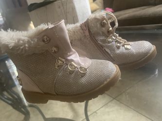 Girl boots size 6