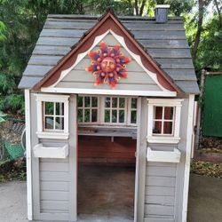 Free Playhouse