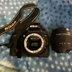 Nikon D5600 DSLR Lens 18/55