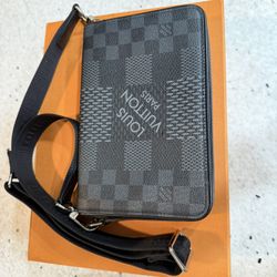 Unisex Louis Vuitton Studio Messenger Bag 