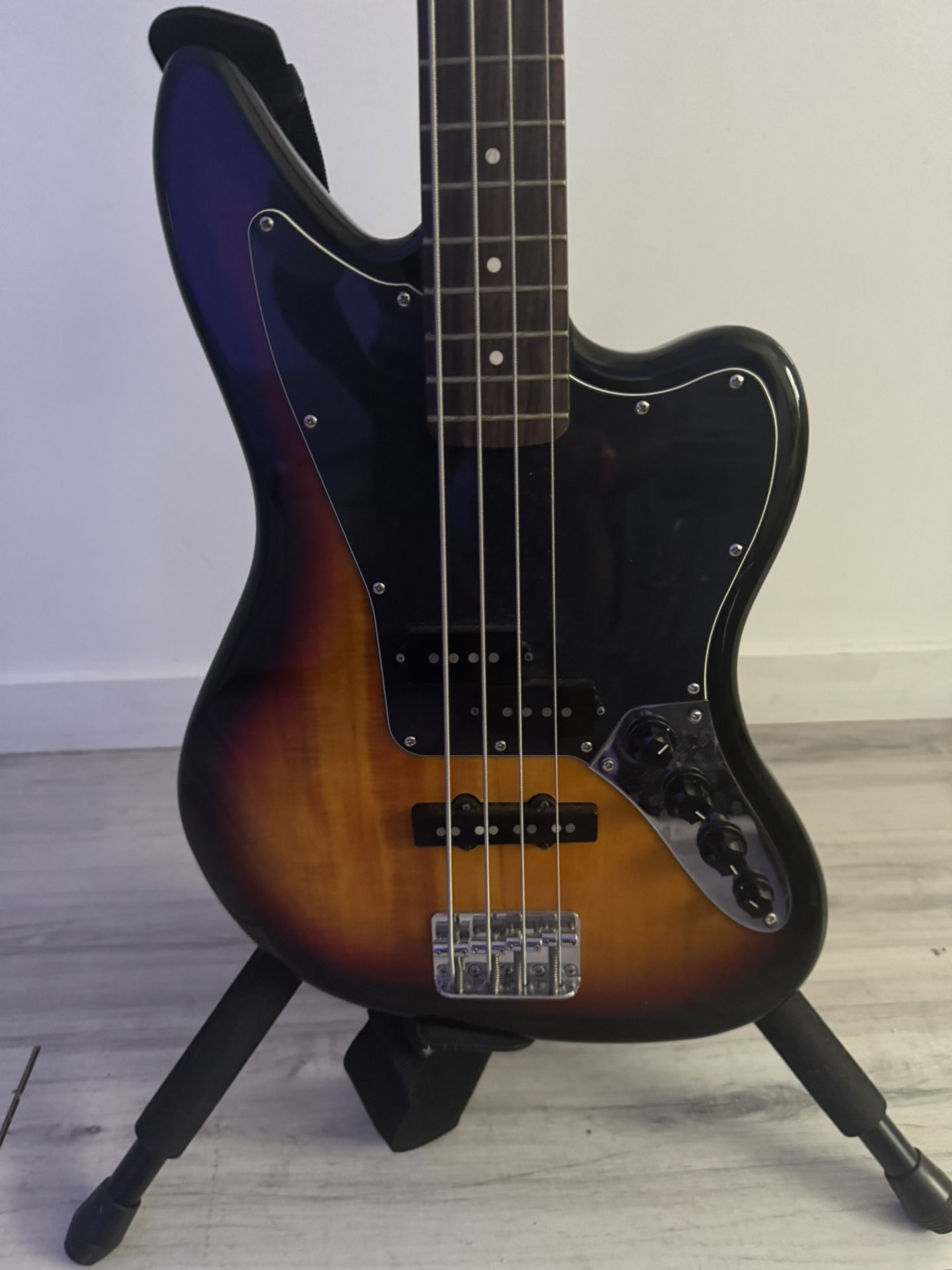 Squire Jaguar Bass