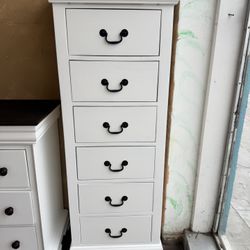 Beautiful 7 Drawer Dressser