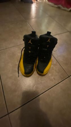 Jordan 12 Yellow And Black  7.5 In Mens 