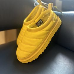NEW UGG CLASSIC ULTRA MINI IN CANARY Retail $130