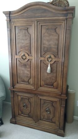Armoire (H77.5 x W33.5 x D19.5)