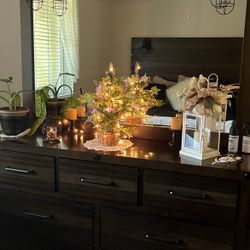 Bedroom Set   Dark Wood Rich With That Cozy Cabin Vibe 