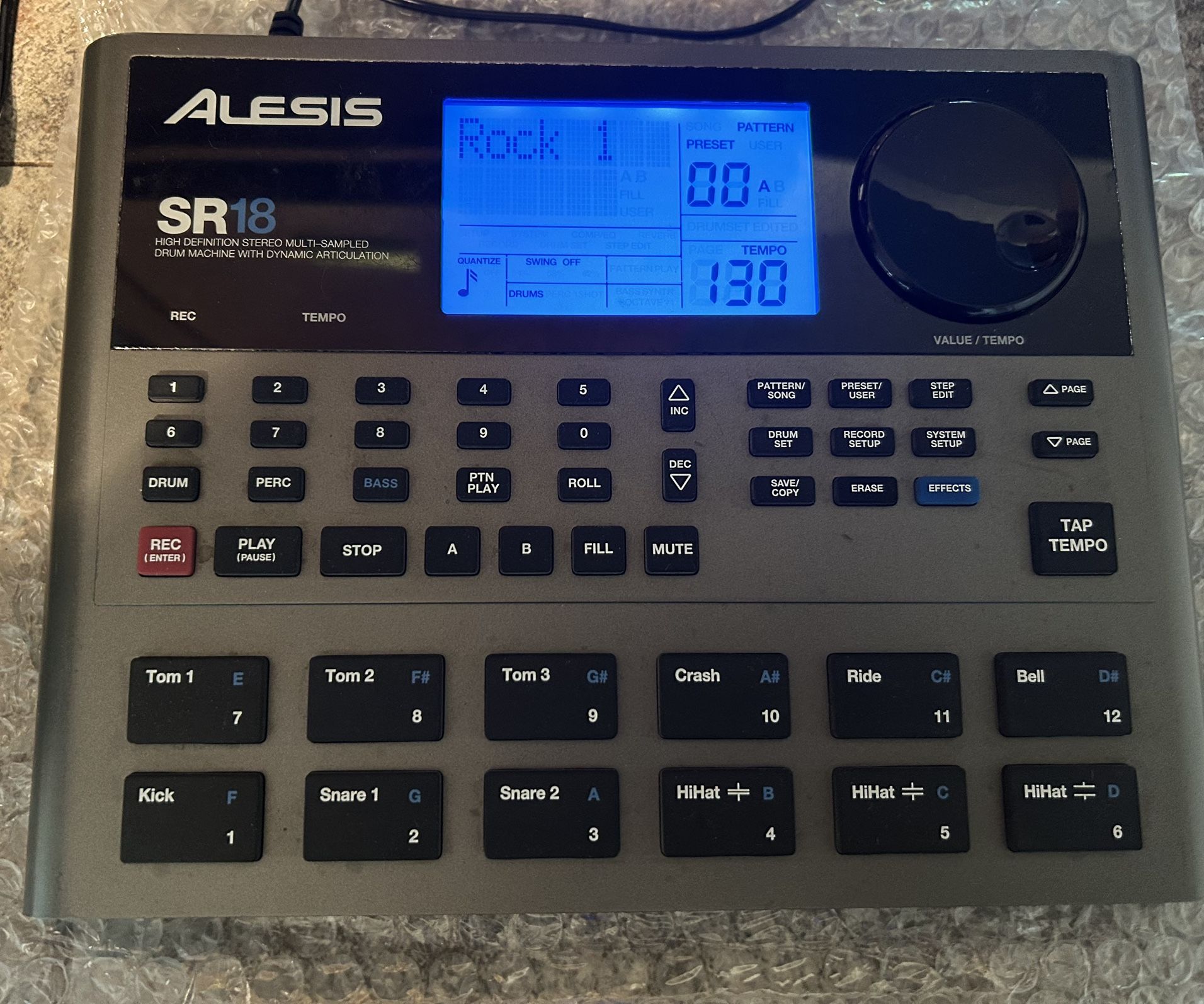 Alesis SR-18