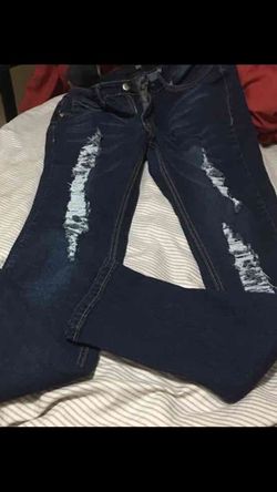Distressed jeans size 11