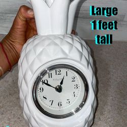 $8 Large 12” Pineapple 🍍Clock ⏱️in mint condition batteries operated