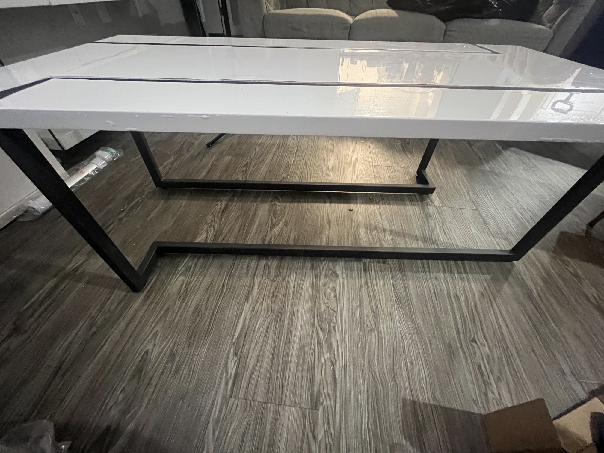 Glass / Acrylic Coffee Table