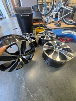 TOYOTA  GRAND HIGHLANDER  FACTORY OEM 18" WHEELS RIMS
